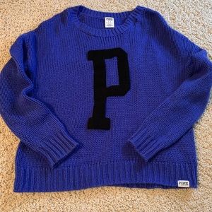 Blue sweater with black P